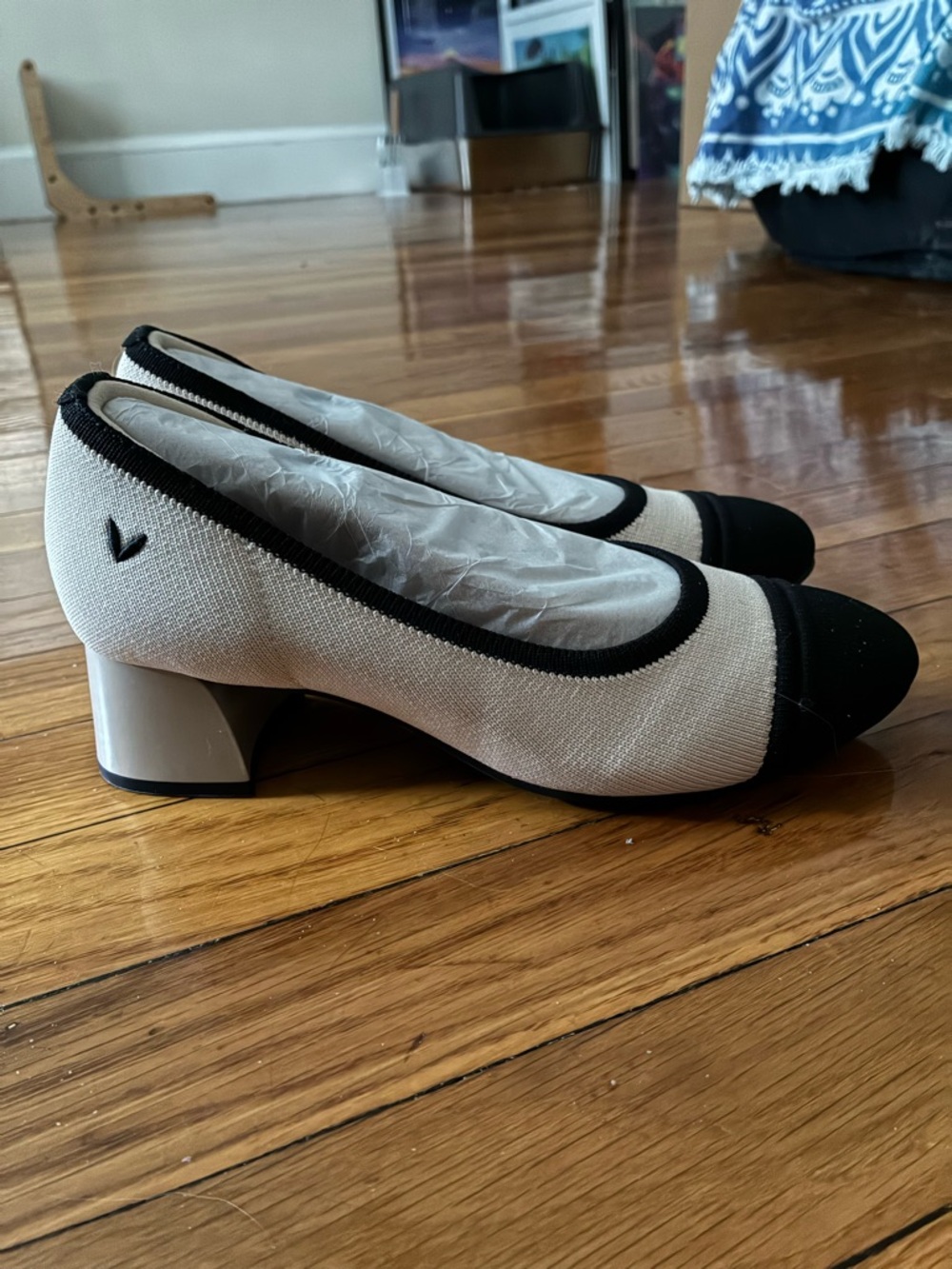 Two-Tone Block Heel Pumps in Cream & Black